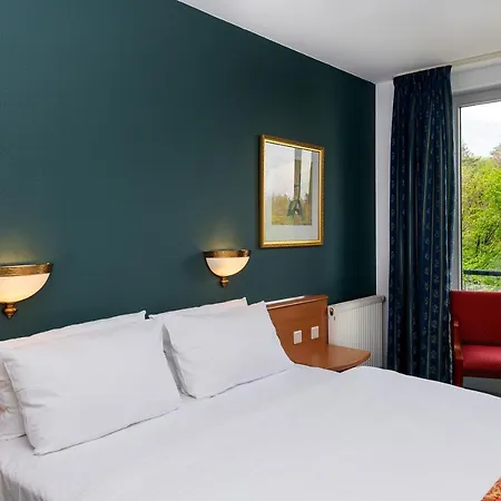 酒店 Parkhotel By Steiger 4*